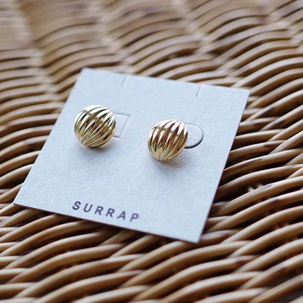 Golden shell earring